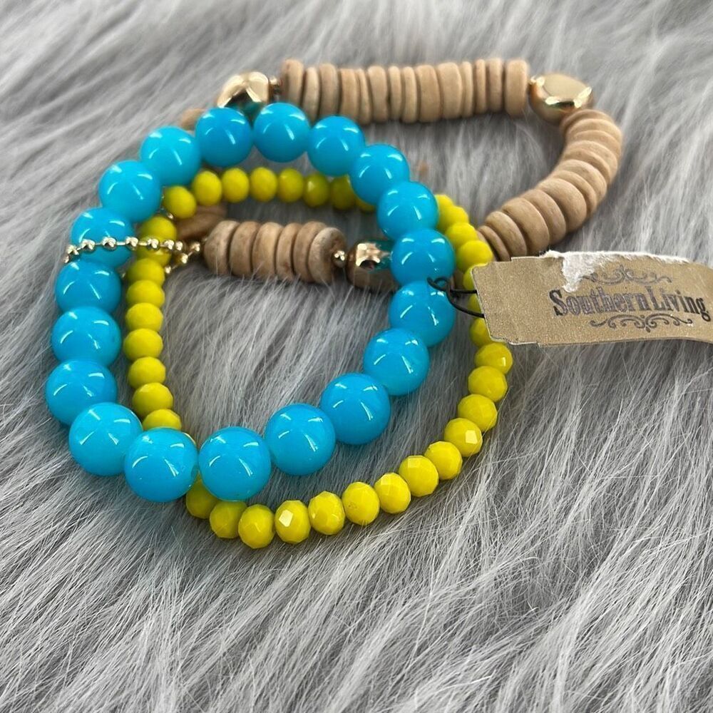 Set of three stretch bracelets glass, shell and gold colored metal.